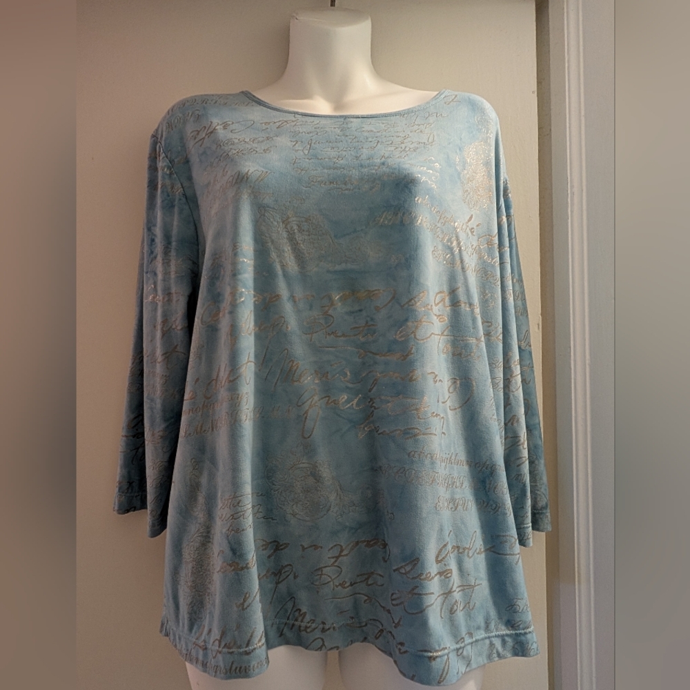 Nygard Velour Blue Script Print Top. 1x Petite